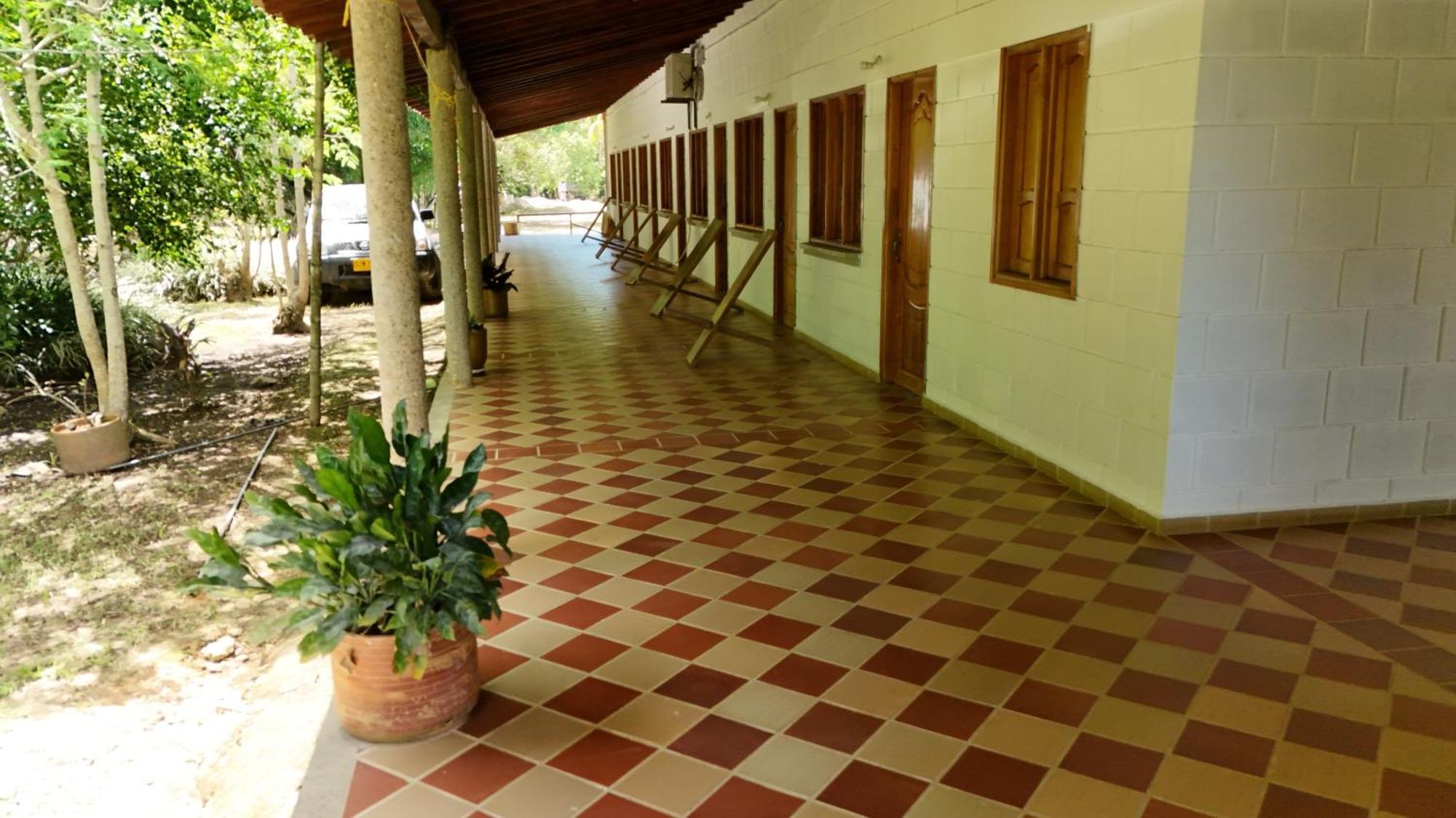 Hotel Campestre Las Cavernas La Mesa Norte Esterno foto