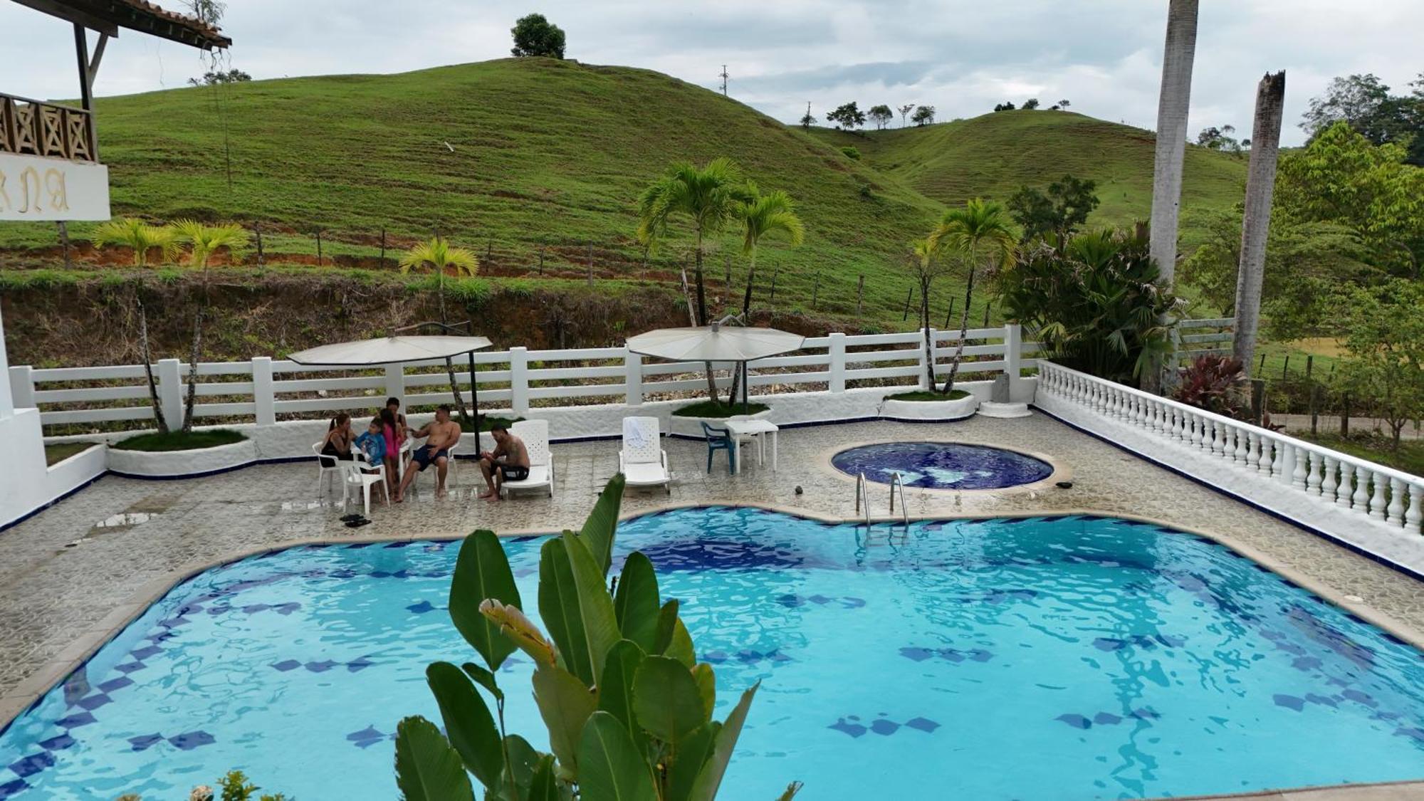 Hotel Campestre Las Cavernas La Mesa Norte Esterno foto